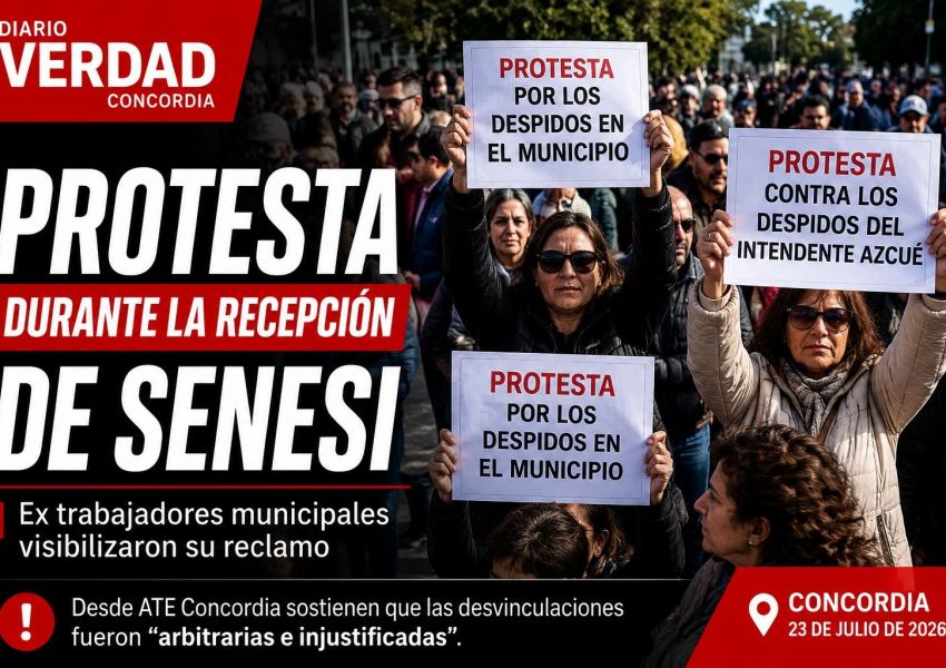 Ex trabajadores municipales aprovecharon la recepción a Marcos Senesi para visibilizar su reclamo