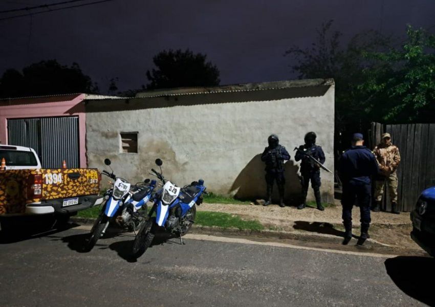 Golpe al delito en la zona noroeste: armas, animales maltratados y un prófugo detenido en una serie de allanamientos