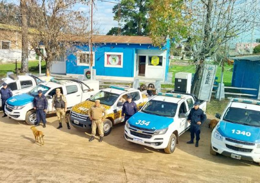 Identificaron a cuatro personas en una plaza que tenían una 'tumbera' en su poder, dos fueron detenidos y dos menores devueltos a sus padres.