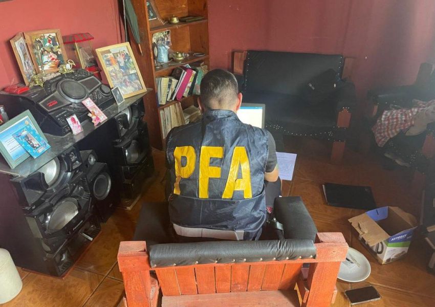 La Policía Federal desbarató un punto de venta de drogas en barrio Constitución y detuvo a tres personas