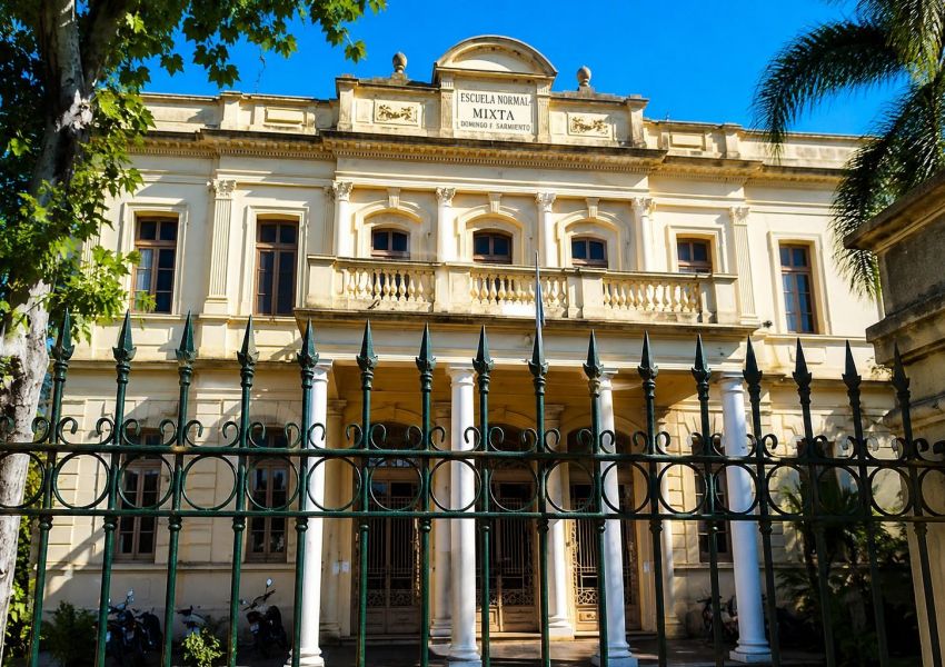 Llaman a licitación para refaccionar la Escuela Normal de Concordia con una inversión de más de $1.100 millones