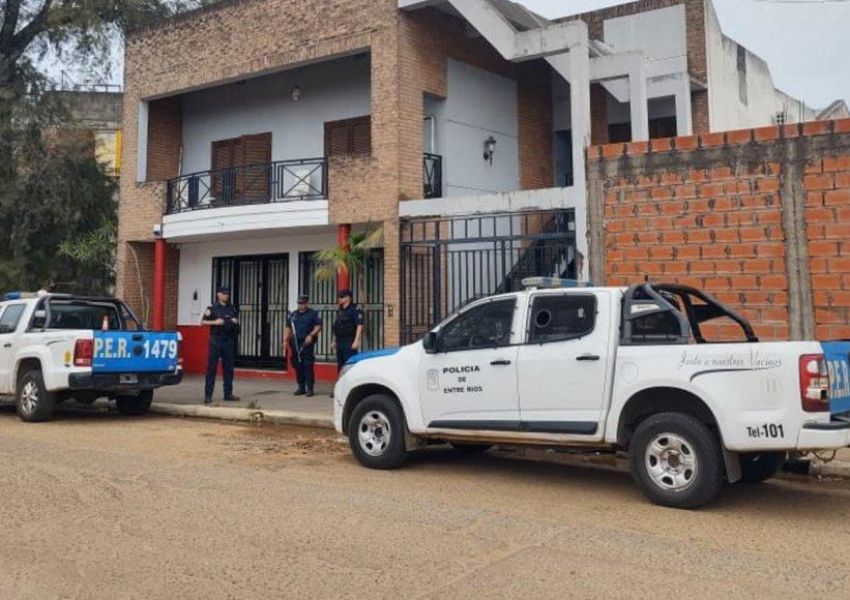 Tres hombres y una mujer detenidos como presuntos narcotraficantes en el populoso barrio de La Bianca.